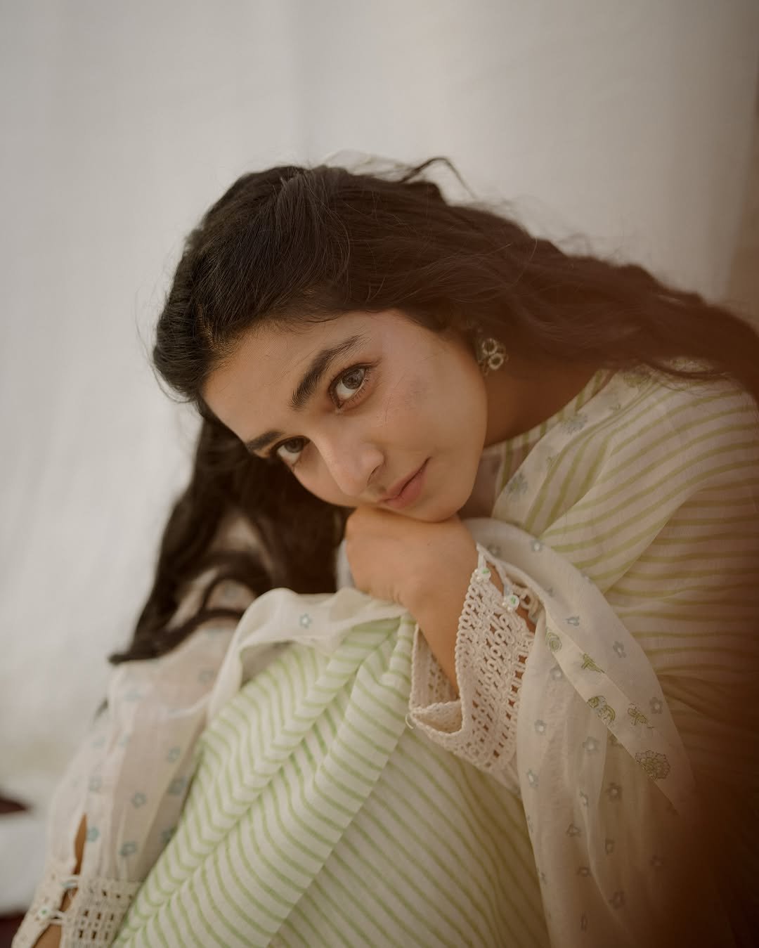 Rajisha Vijayan Graceful Traditional Look Photoshoot – Stunning HD Images (11)