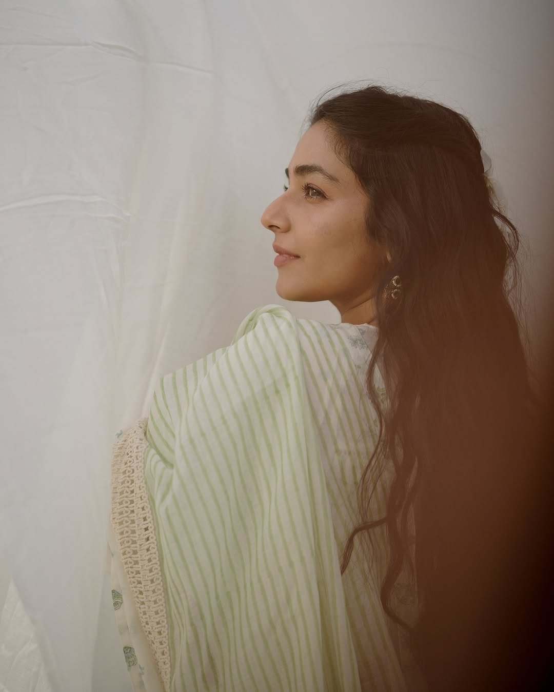 Rajisha Vijayan Graceful Traditional Look Photoshoot – Stunning HD Images (12)