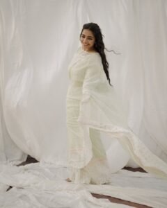 Rajisha Vijayan Graceful Traditional Look Photoshoot – Stunning HD Images (15)