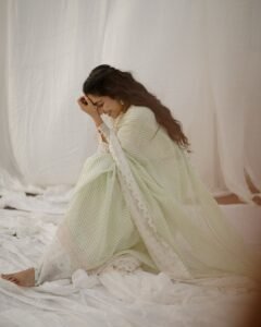 Rajisha Vijayan Graceful Traditional Look Photoshoot – Stunning HD Images (16)