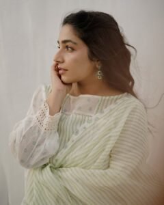 Rajisha Vijayan Graceful Traditional Look Photoshoot – Stunning HD Images (18)