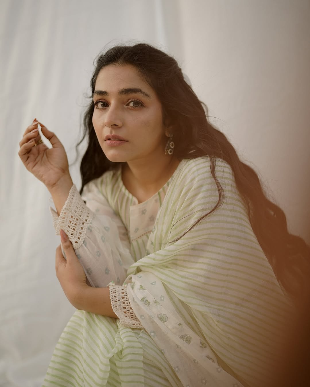 Rajisha Vijayan Graceful Traditional Look Photoshoot – Stunning HD Images (3)