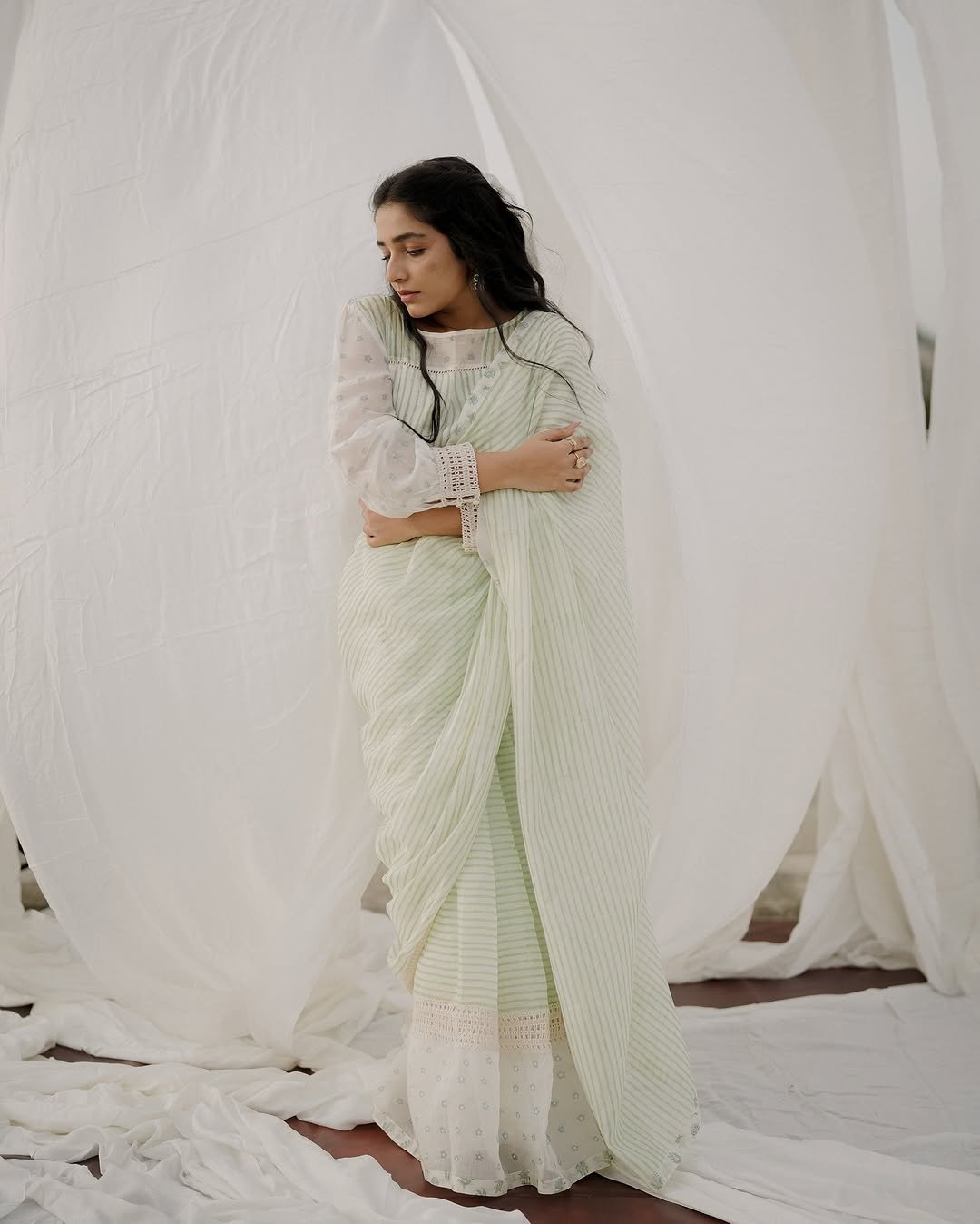 Rajisha Vijayan Graceful Traditional Look Photoshoot – Stunning HD Images (4)