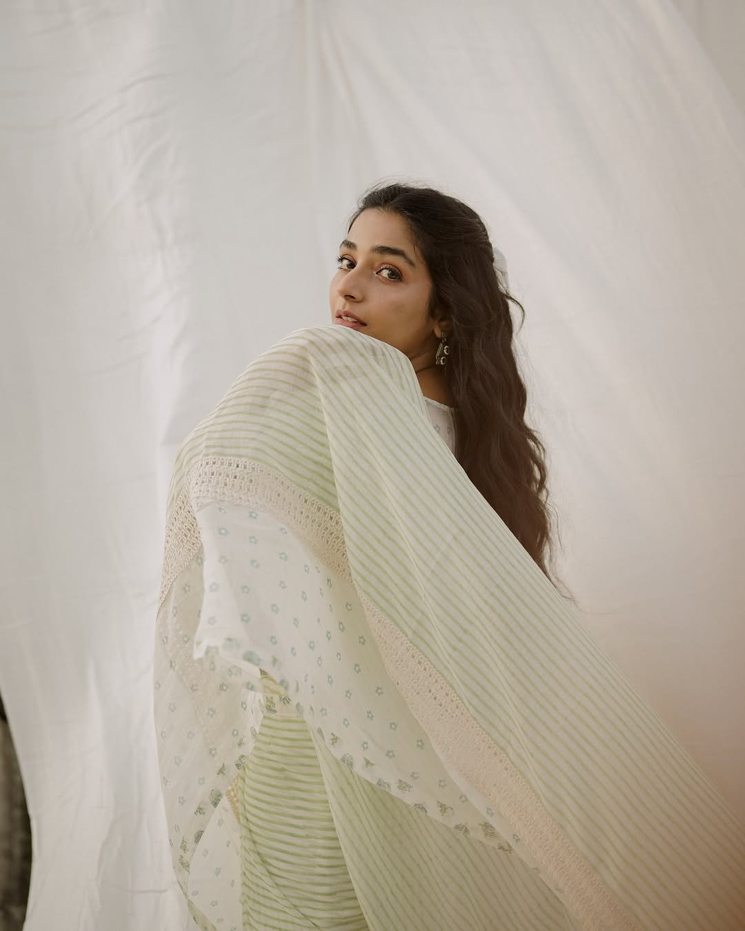 Rajisha Vijayan Graceful Traditional Look Photoshoot – Stunning HD Images (8)