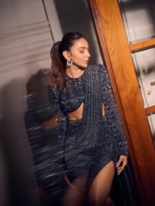 Rakul Preet Singh HD Photos in Black Slit Gown – Stylish Party Look Pics (5)