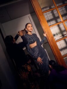 Rakul Preet Singh HD Photos in Black Slit Gown – Stylish Party Look Pics (7)