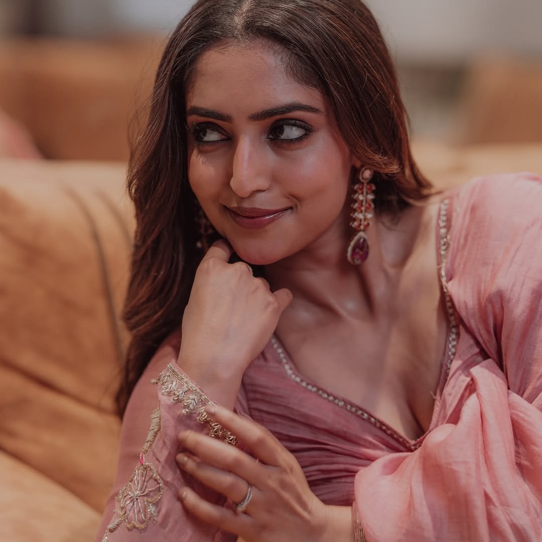 Reba Monica John Soft Pink Outfit Photos – Beautiful HD Images (13)