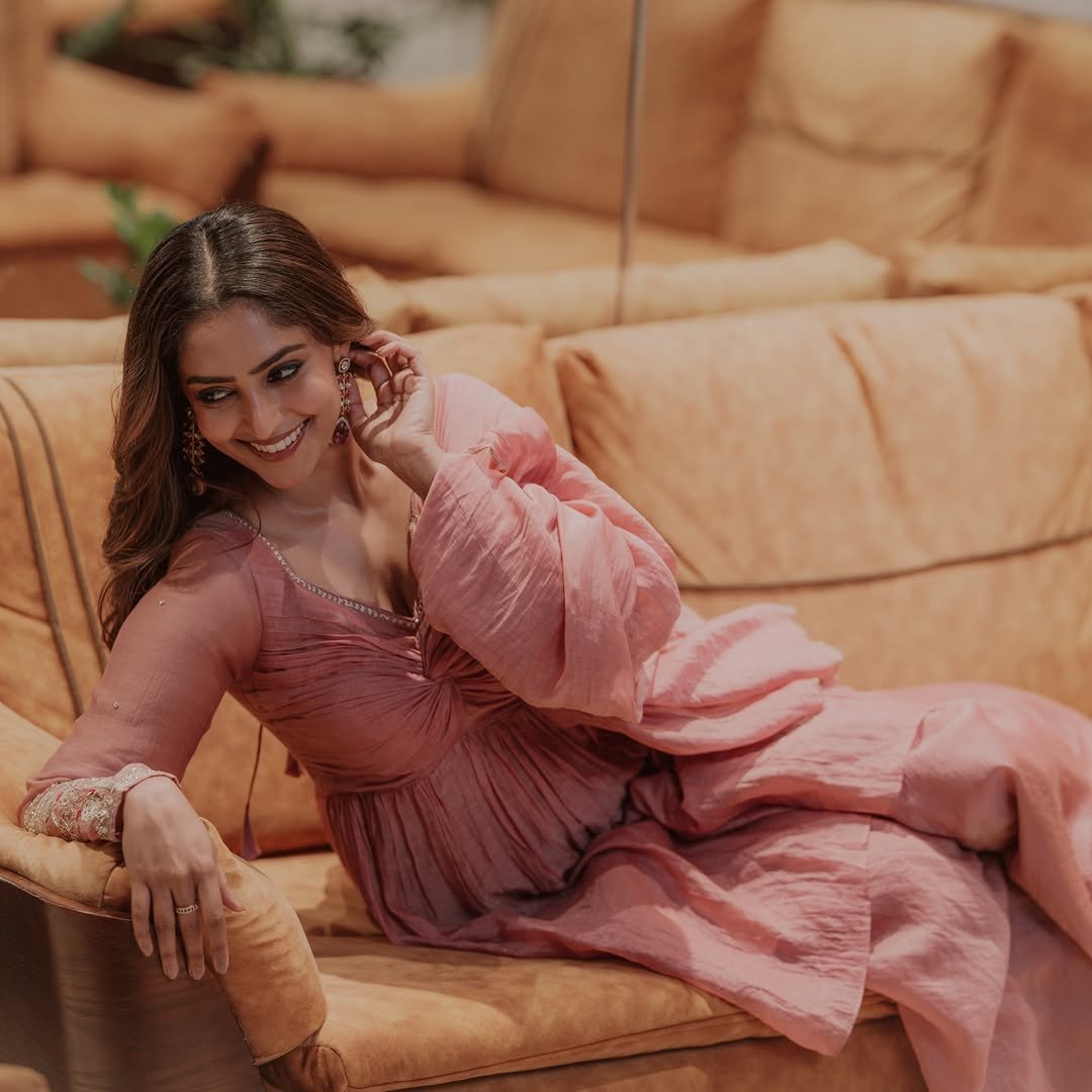 Reba Monica John Soft Pink Outfit Photos – Beautiful HD Images (7)