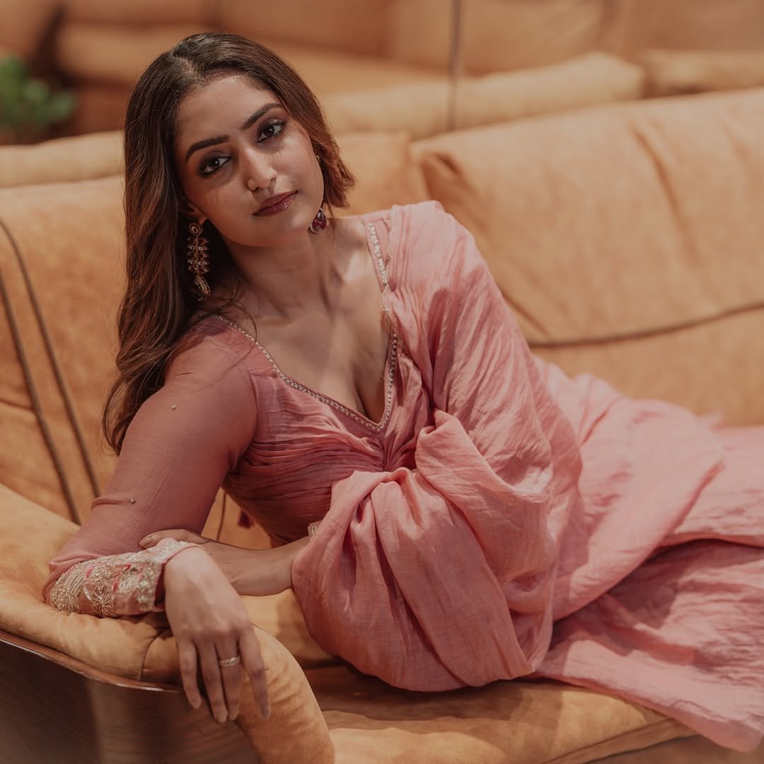 Reba Monica John Soft Pink Outfit Photos – Beautiful HD Images (9)