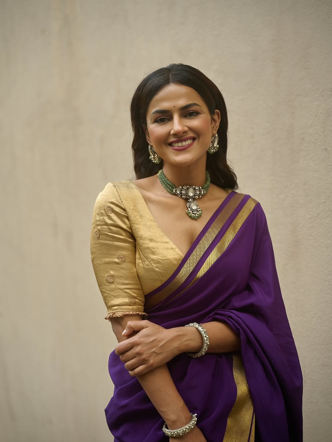 Shraddha Srinath Purple Saree – Traditional Gold Blouse Look (1)
