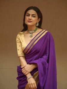 Shraddha Srinath Purple Saree – Traditional Gold Blouse Look (10)