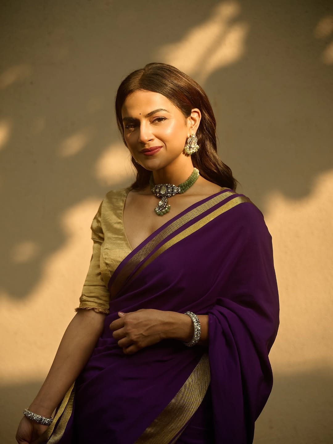 Shraddha Srinath Purple Saree – Traditional Gold Blouse Look (3)