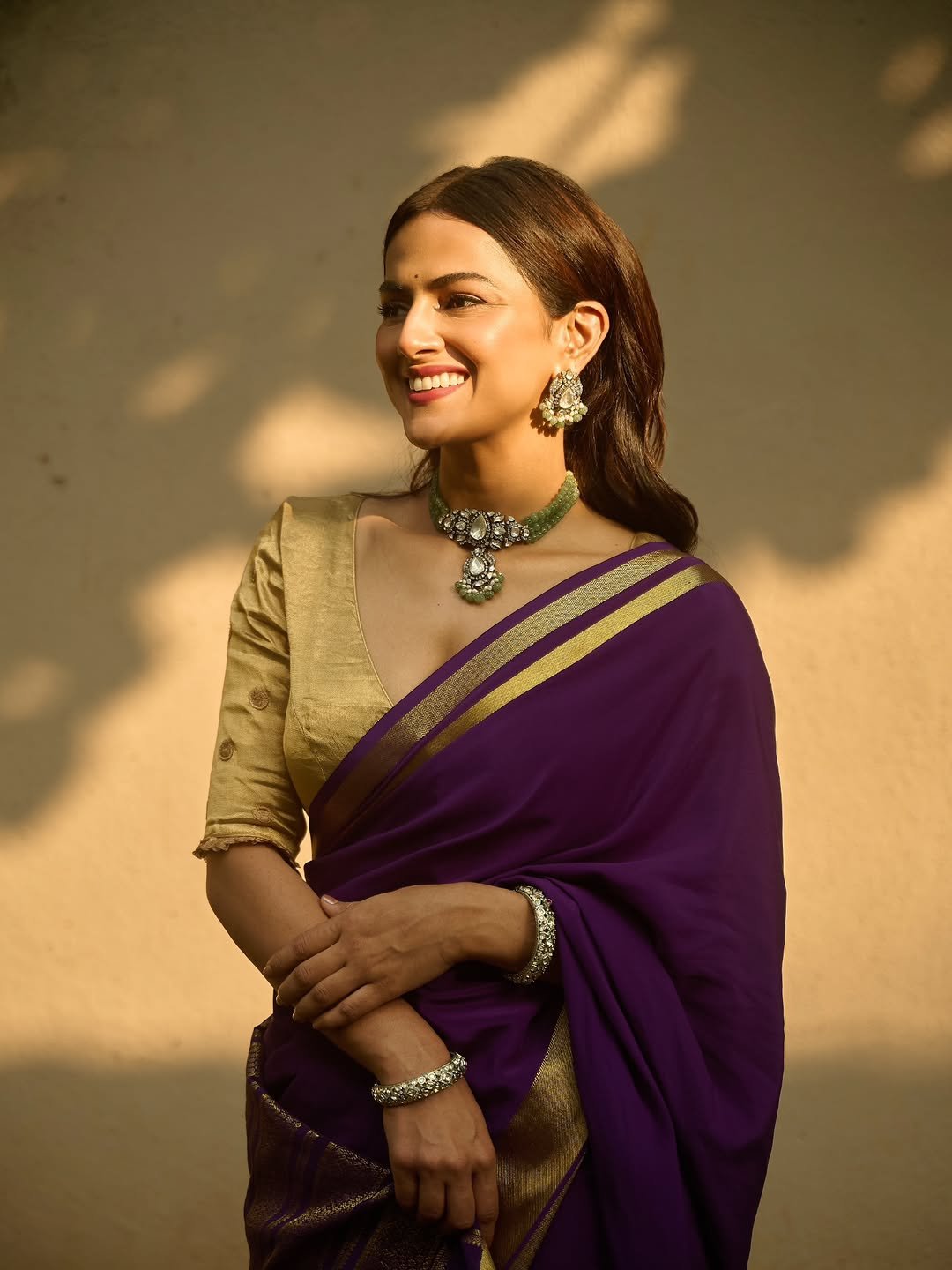 Shraddha Srinath Purple Saree – Traditional Gold Blouse Look (6)