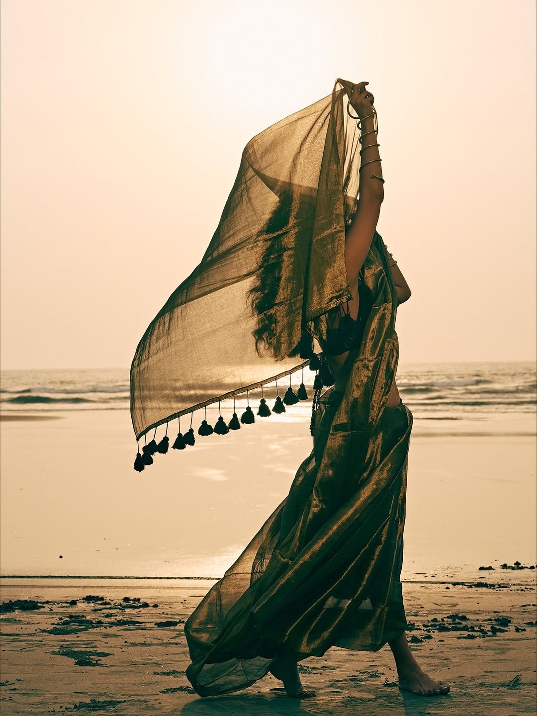 Shwetha Gadad Beachside Photoshoot in Traditional Look – Stunning HD Images (10)