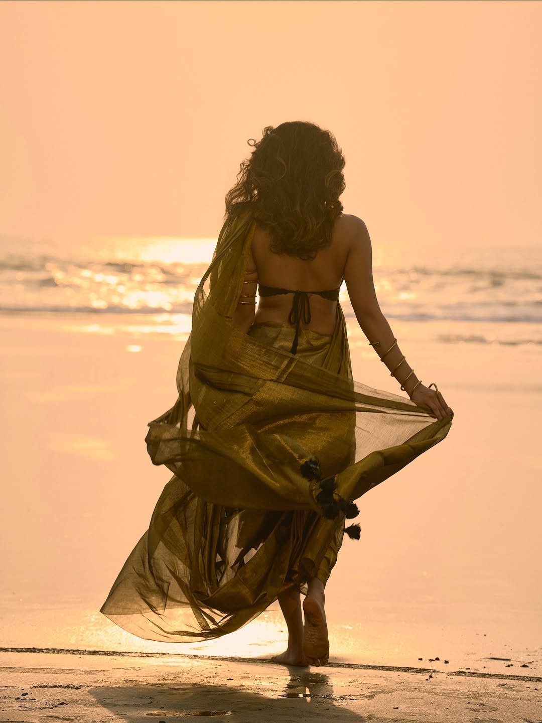 Shwetha Gadad Beachside Photoshoot in Traditional Look – Stunning HD Images (3)