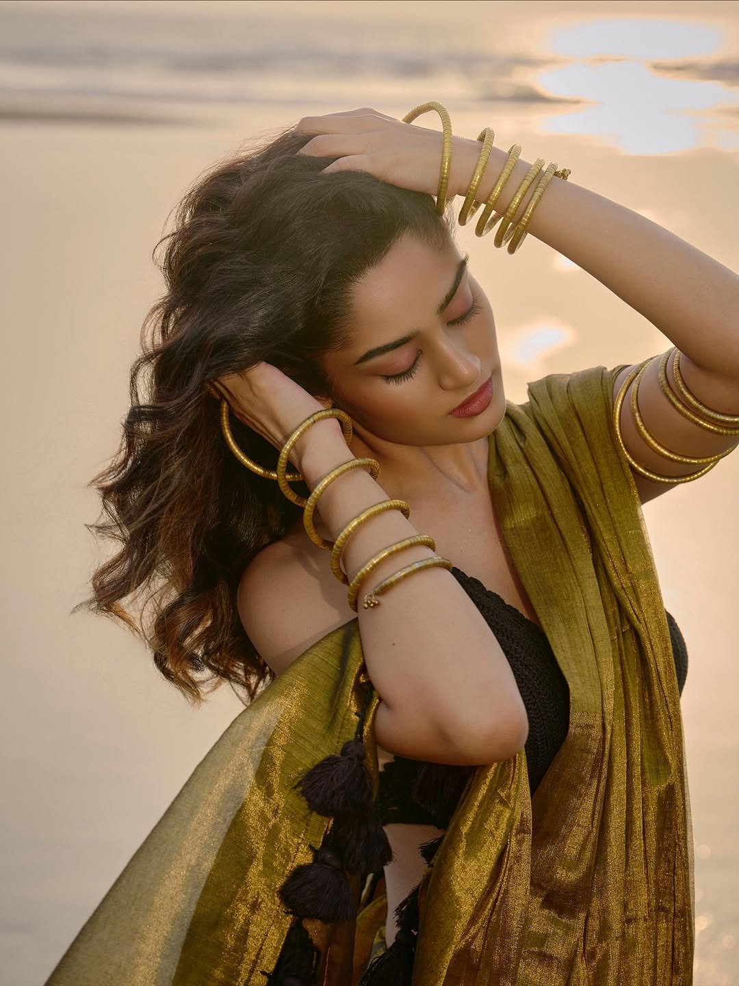 Shwetha Gadad Beachside Photoshoot in Traditional Look – Stunning HD Images (4)