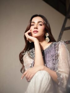 Sonal Chauhan HD Photos in Black Embellished Suit – Stylish Indoor Pics Collection (10)