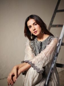 Sonal Chauhan HD Photos in Black Embellished Suit – Stylish Indoor Pics Collection (7)