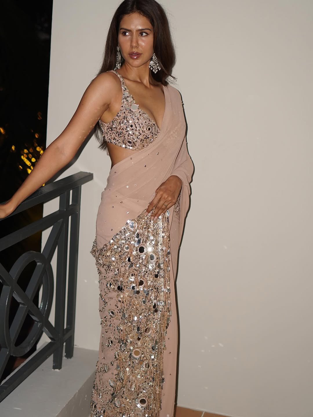 Sonam Bajwa Rose Gold Sequin Saree Look – Glam Party Style (11)