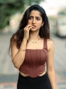 Sushmita Shetty Casual Street Look Photoshoot – Stunning HD Images (1)