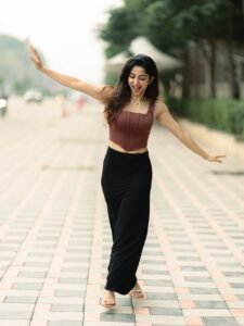 Sushmita Shetty Casual Street Look Photoshoot – Stunning HD Images (10)