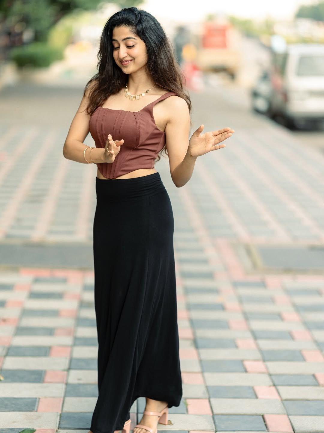 Sushmita Shetty Casual Street Look Photoshoot – Stunning HD Images (12)