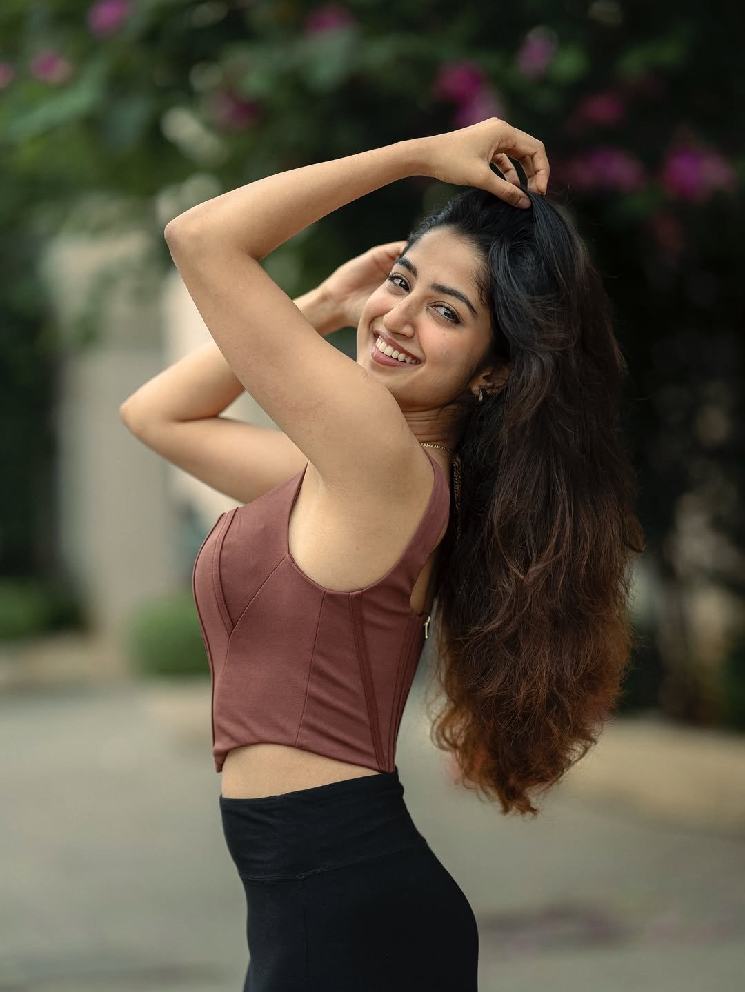 Sushmita Shetty Casual Street Look Photoshoot – Stunning HD Images (14)