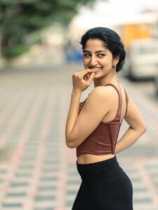 Sushmita Shetty Casual Street Look Photoshoot – Stunning HD Images (17)