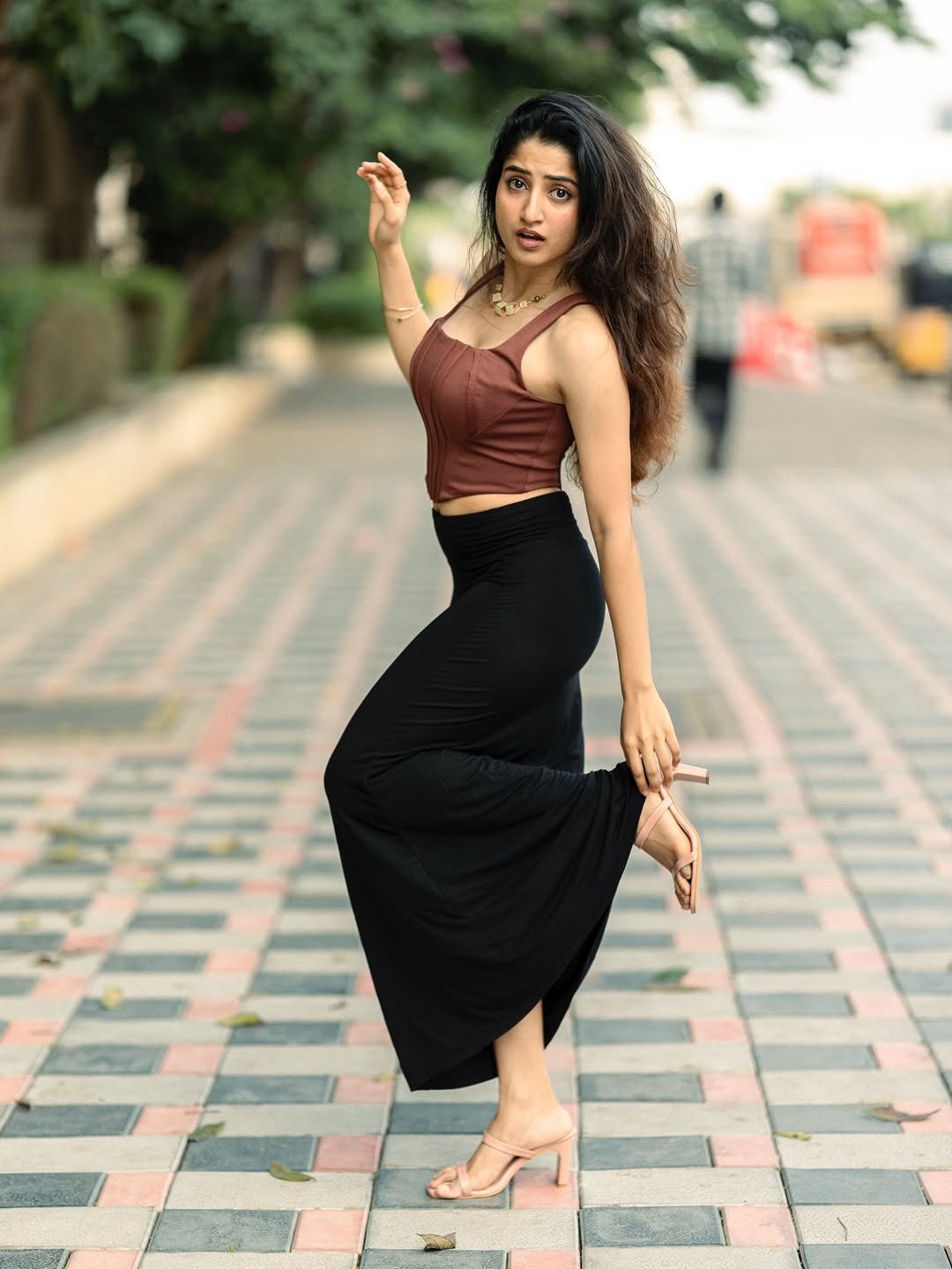 Sushmita Shetty Casual Street Look Photoshoot – Stunning HD Images (18)