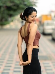 Sushmita Shetty Casual Street Look Photoshoot – Stunning HD Images (19)