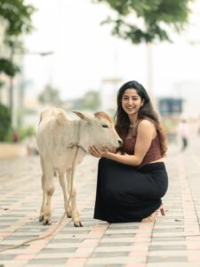 Sushmita Shetty Casual Street Look Photoshoot – Stunning HD Images (2)