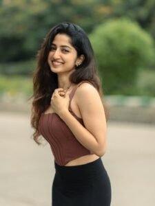 Sushmita Shetty Casual Street Look Photoshoot – Stunning HD Images (5)