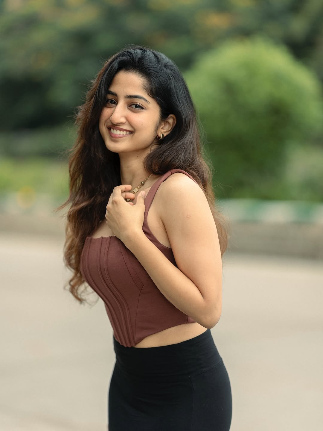 Sushmita Shetty Casual Street Look Photoshoot – Stunning HD Images (5)