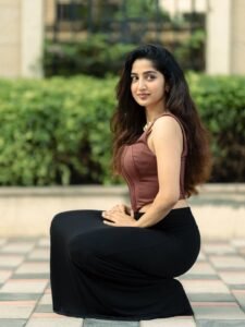 Sushmita Shetty Casual Street Look Photoshoot – Stunning HD Images (8)