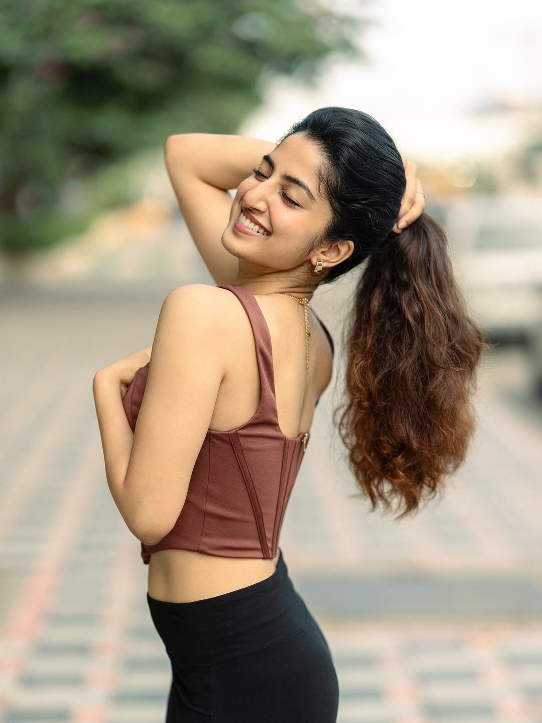 Sushmita Shetty Casual Street Look Photoshoot – Stunning HD Images (9)