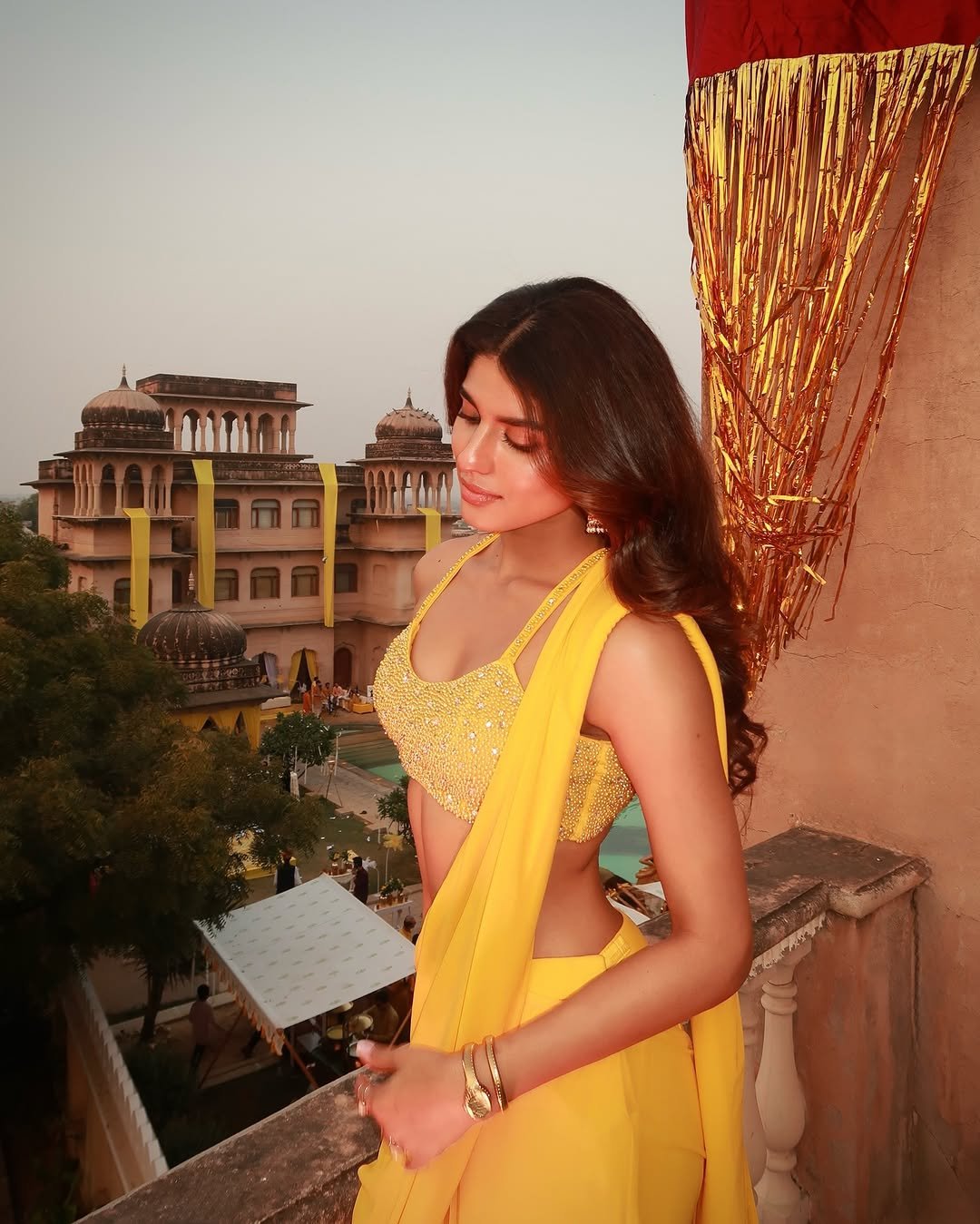 Trisha Shetty Stuns in a Yellow Saree at a Royal Palace (5)