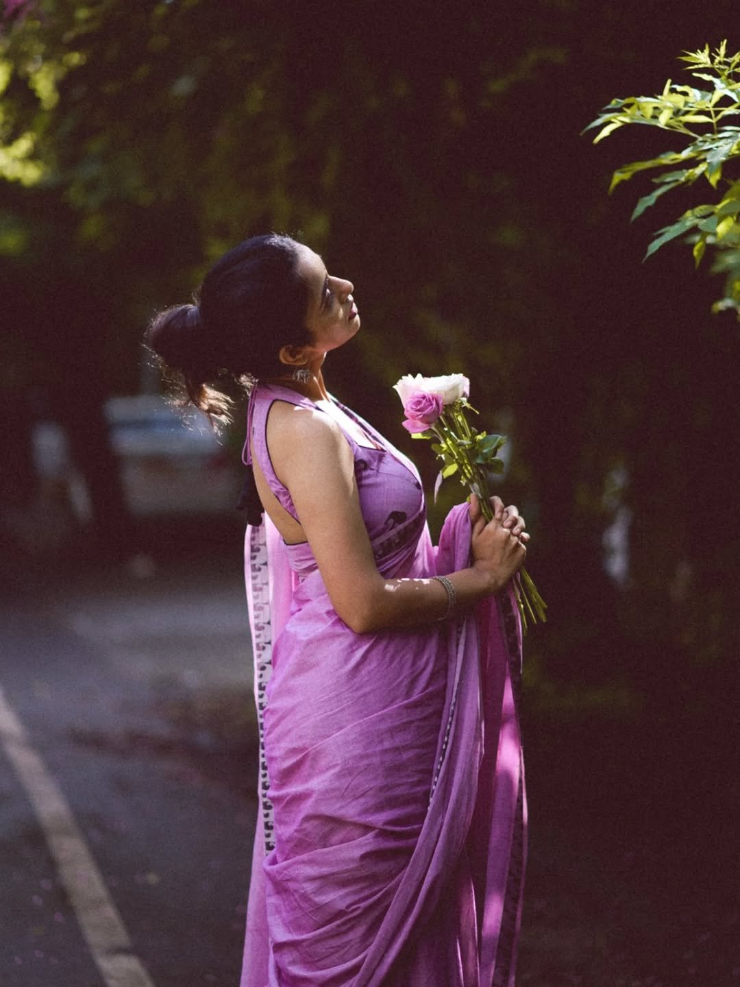 Trupti Ravindra Elegant Purple Saree Photoshoot (12)