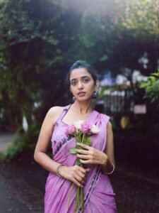 Trupti Ravindra Elegant Purple Saree Photoshoot (4)