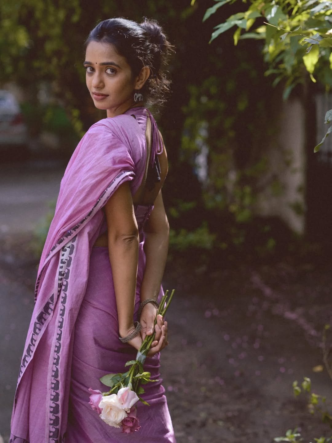 Trupti Ravindra Elegant Purple Saree Photoshoot (5)