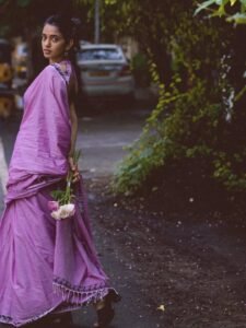 Trupti Ravindra Elegant Purple Saree Photoshoot (8)