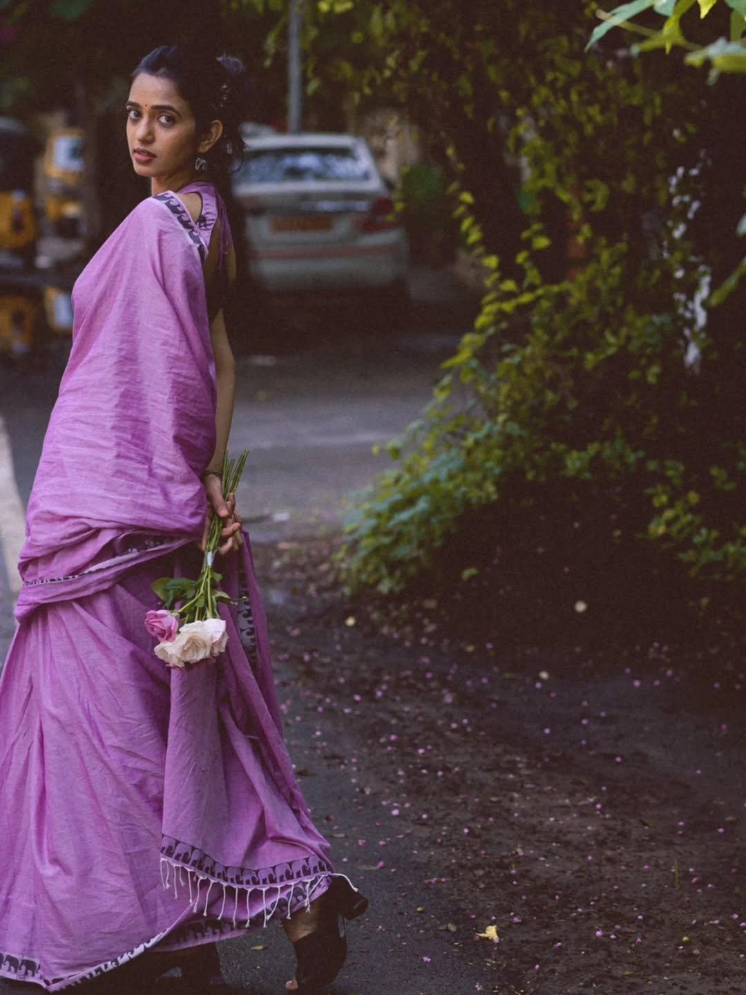 Trupti Ravindra Elegant Purple Saree Photoshoot (8)