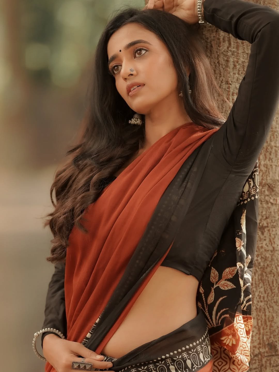 Trupti Ravindra Looks Hot in a Traditional Saree – Latest Photos (6)