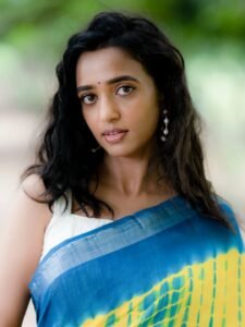 Trupti Ravindra Saree Photoshoot – Hot Yellow Blue Saree HD Images (10)