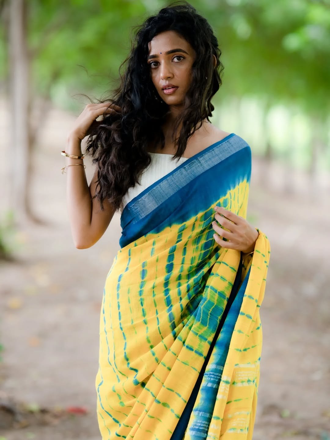 Trupti Ravindra Saree Photoshoot – Hot Yellow Blue Saree HD Images (13)