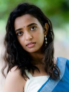 Trupti Ravindra Saree Photoshoot – Hot Yellow Blue Saree HD Images (3)