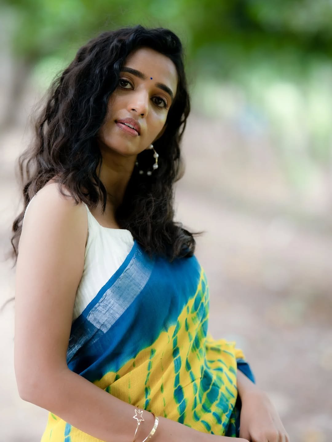 Trupti Ravindra Saree Photoshoot – Hot Yellow Blue Saree HD Images (8)