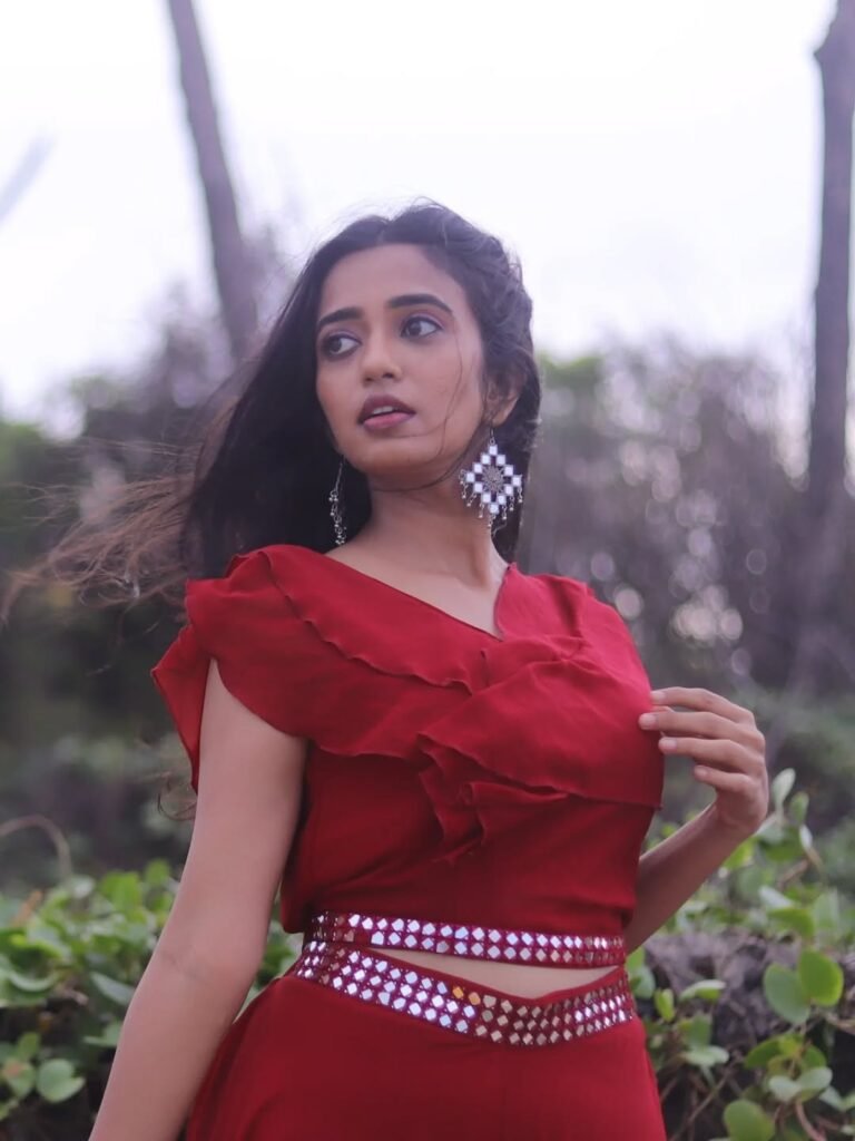 Trupti Ravindra in Red Dress – Stylish Beachside HD Photos (9)