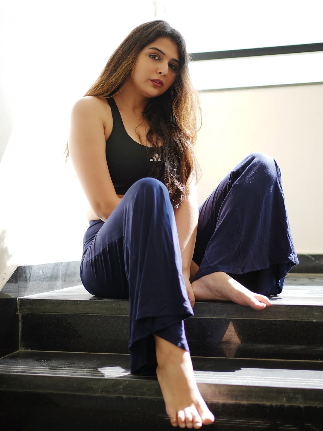 Vedvika Soni HD Photos in Black Sports Bra – Bold Gym Look Images (14)