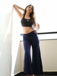 Vedvika Soni HD Photos in Black Sports Bra – Bold Gym Look Images (15)