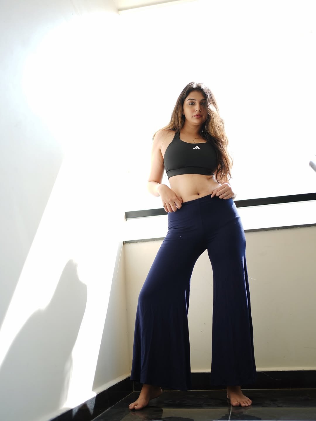 Vedvika Soni HD Photos in Black Sports Bra – Bold Gym Look Images (4)